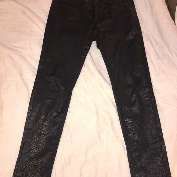 🖤🐊BLACK CROCODILE ROCK🐊🖤. ⭐️STAR PANTS⭐️ - Picture 8 of 8